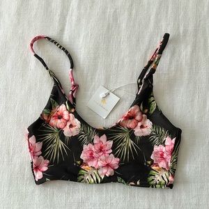 NWT Amabikini yogi top